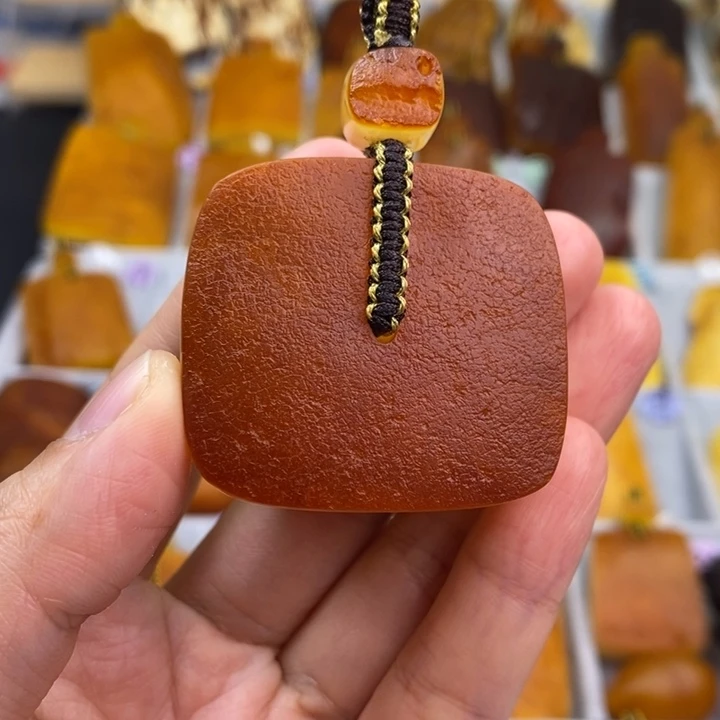 定制琥珀未镶嵌红皮原石藏扣