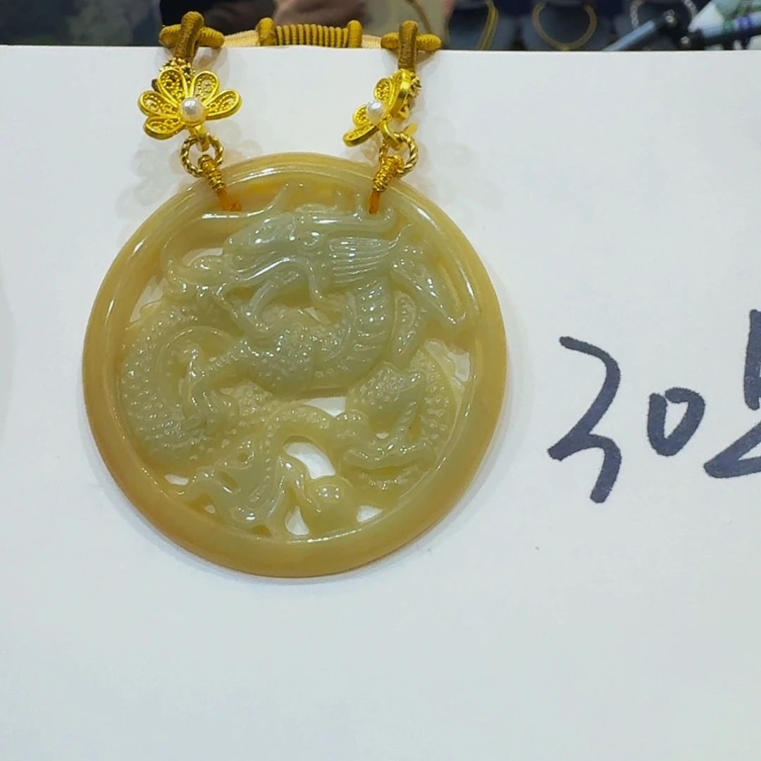 翡翠颈饰未镶嵌老坑