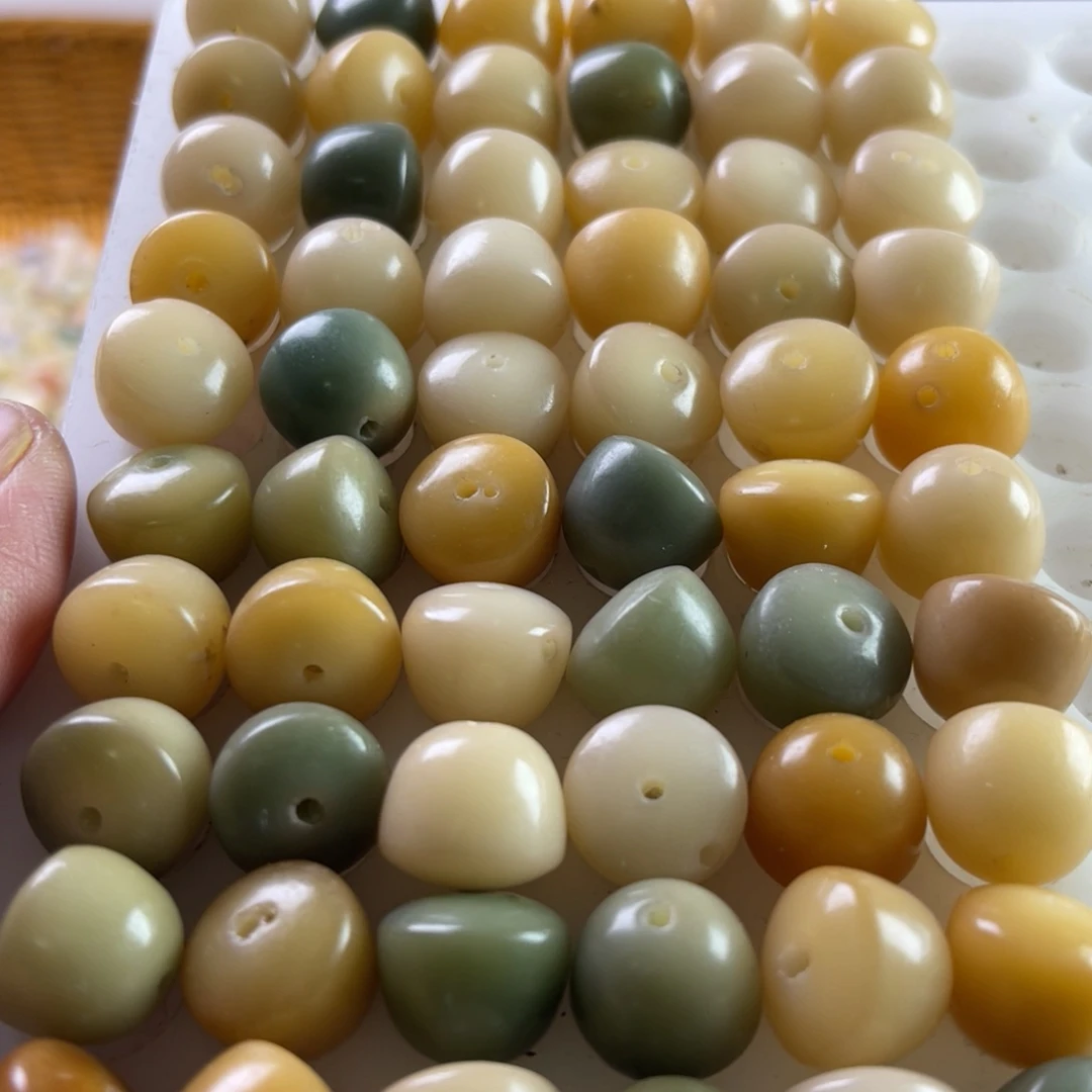 吊坠白玉菩提瑕疵13.8多宝碗60颗