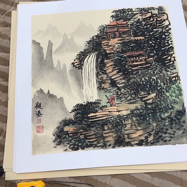 国画花鸟的翅膀和翅膀都是白色的羽毛