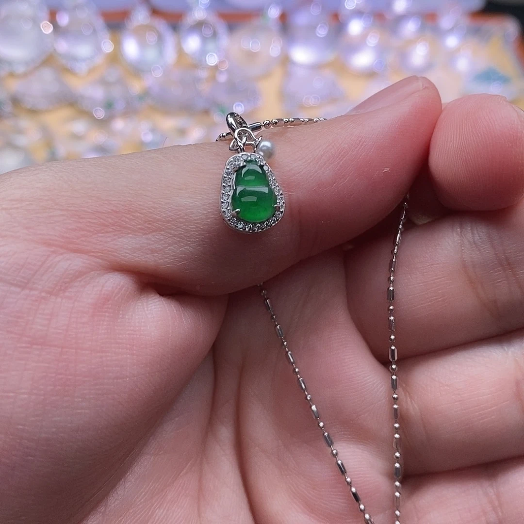 翡翠银S925镶嵌颈饰满绿葫芦吊坠小