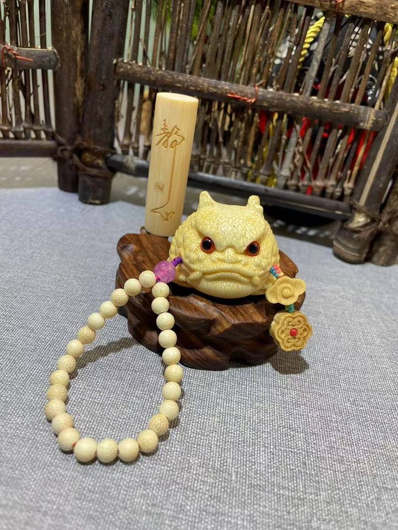 【轩艺】新款红眼龙蟾带竹链多宝配饰 直径4.5左右 实心竹雕刻