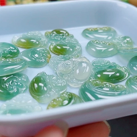 翡翠未镶嵌颈饰多样性发货一件