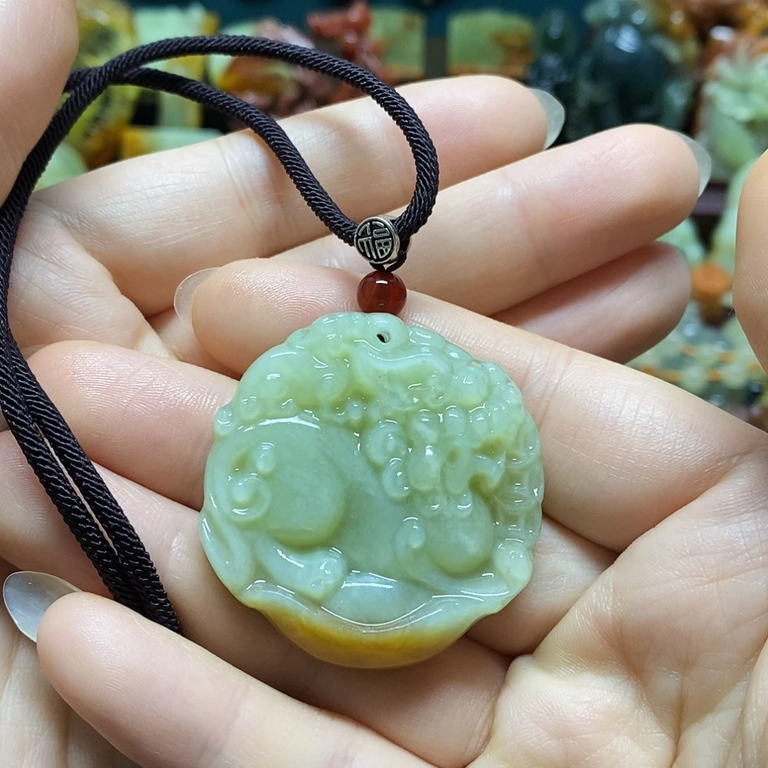 岫玉未镶嵌吊坠(赠链)