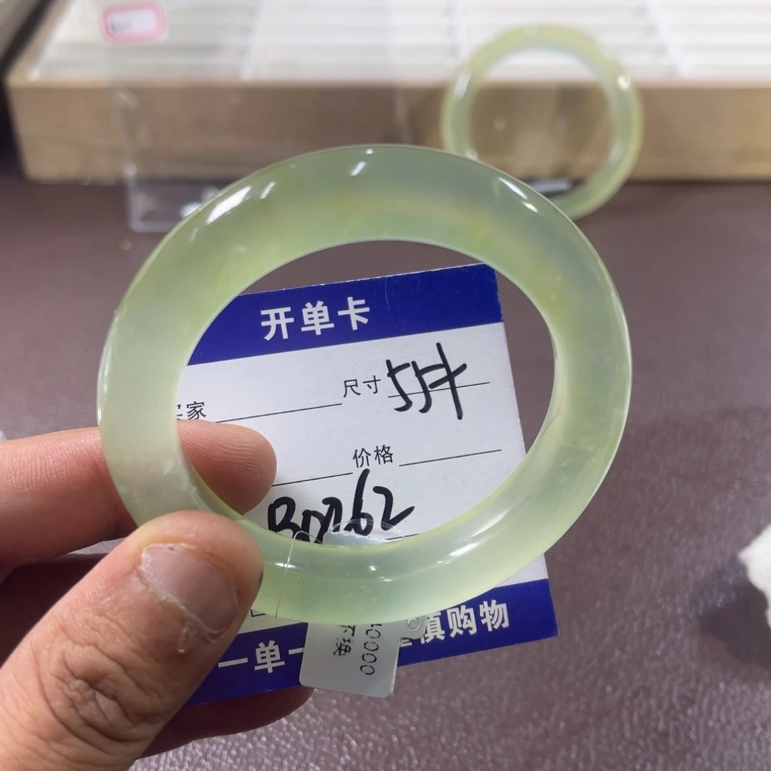 蛇纹石玉未镶嵌手镯栎*