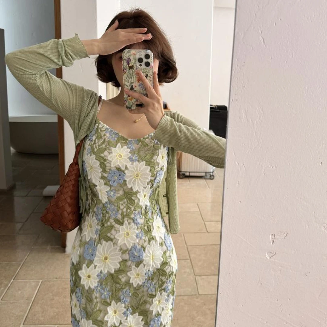 法式浪漫蕾丝镂空绿色碎花吊带小众连衣裙&防晒空调开衫两件套