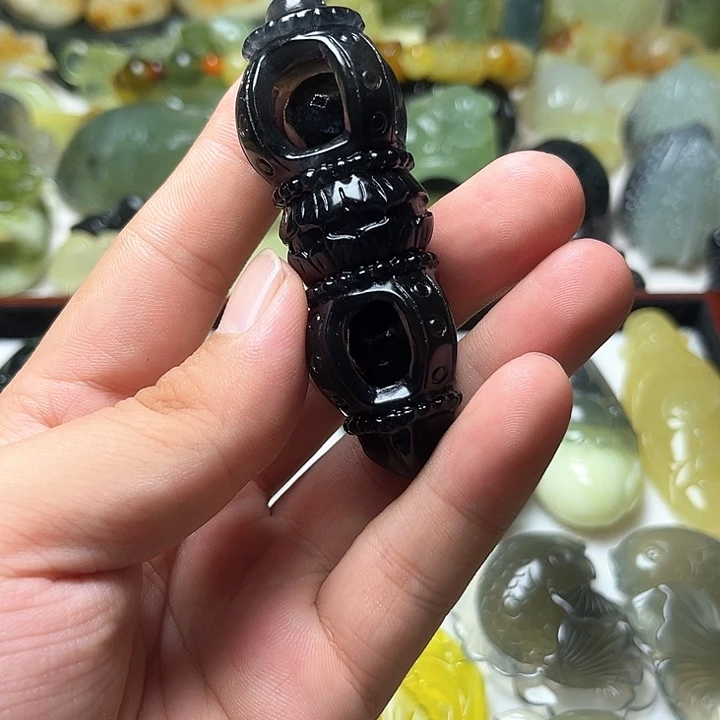 未镶嵌蛇纹石玉颈饰浮****花