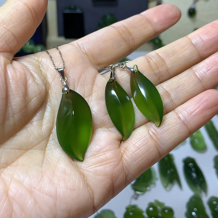 岫玉银S925镶嵌颈饰吊坠