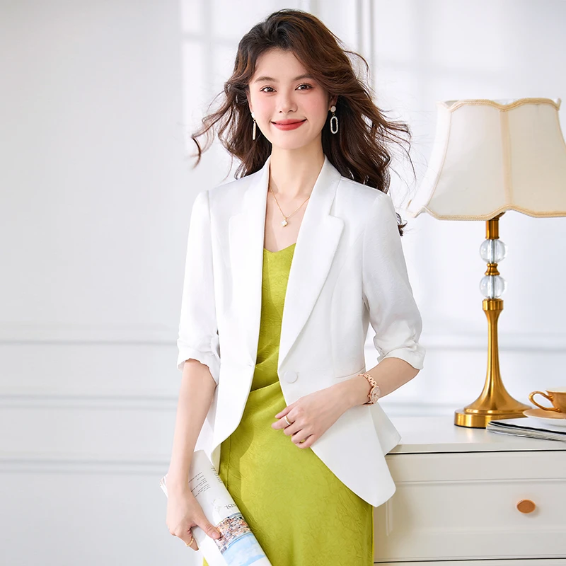 白色小西装外套女春夏薄款2025新款高级感气质休闲西服套裙9131