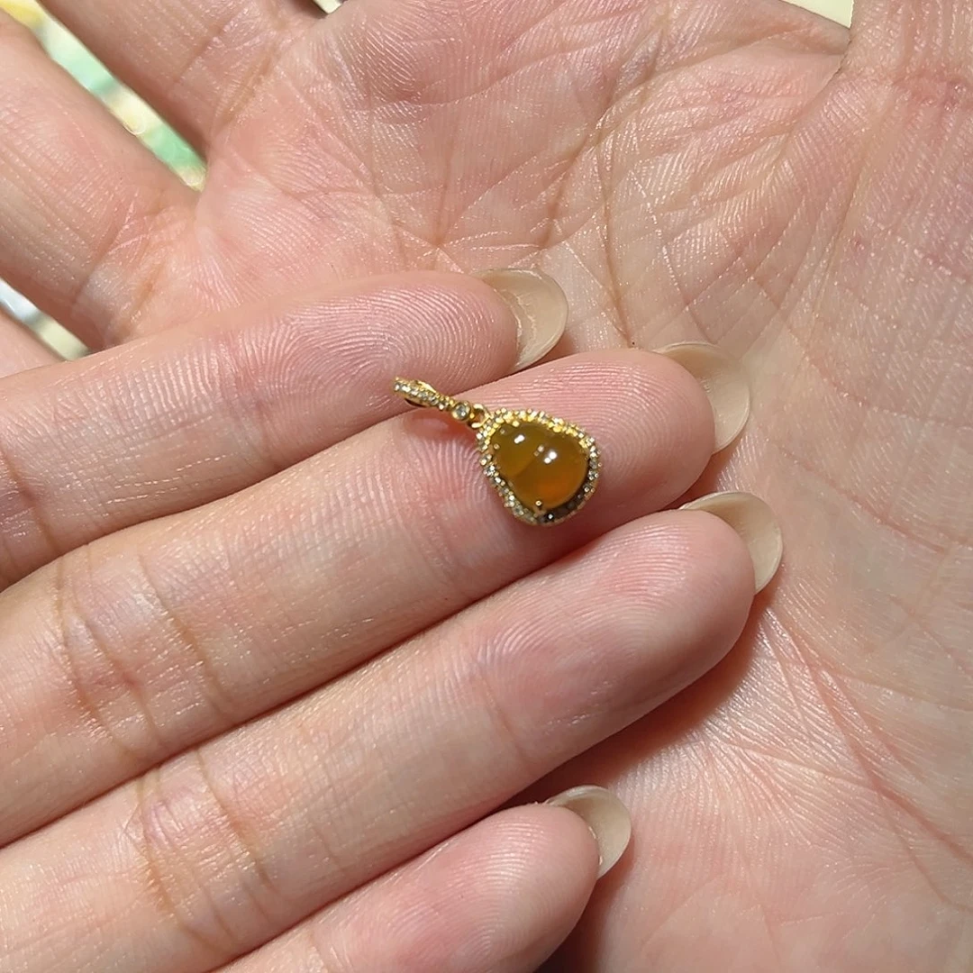 2***x翡翠18K金镶嵌颈饰