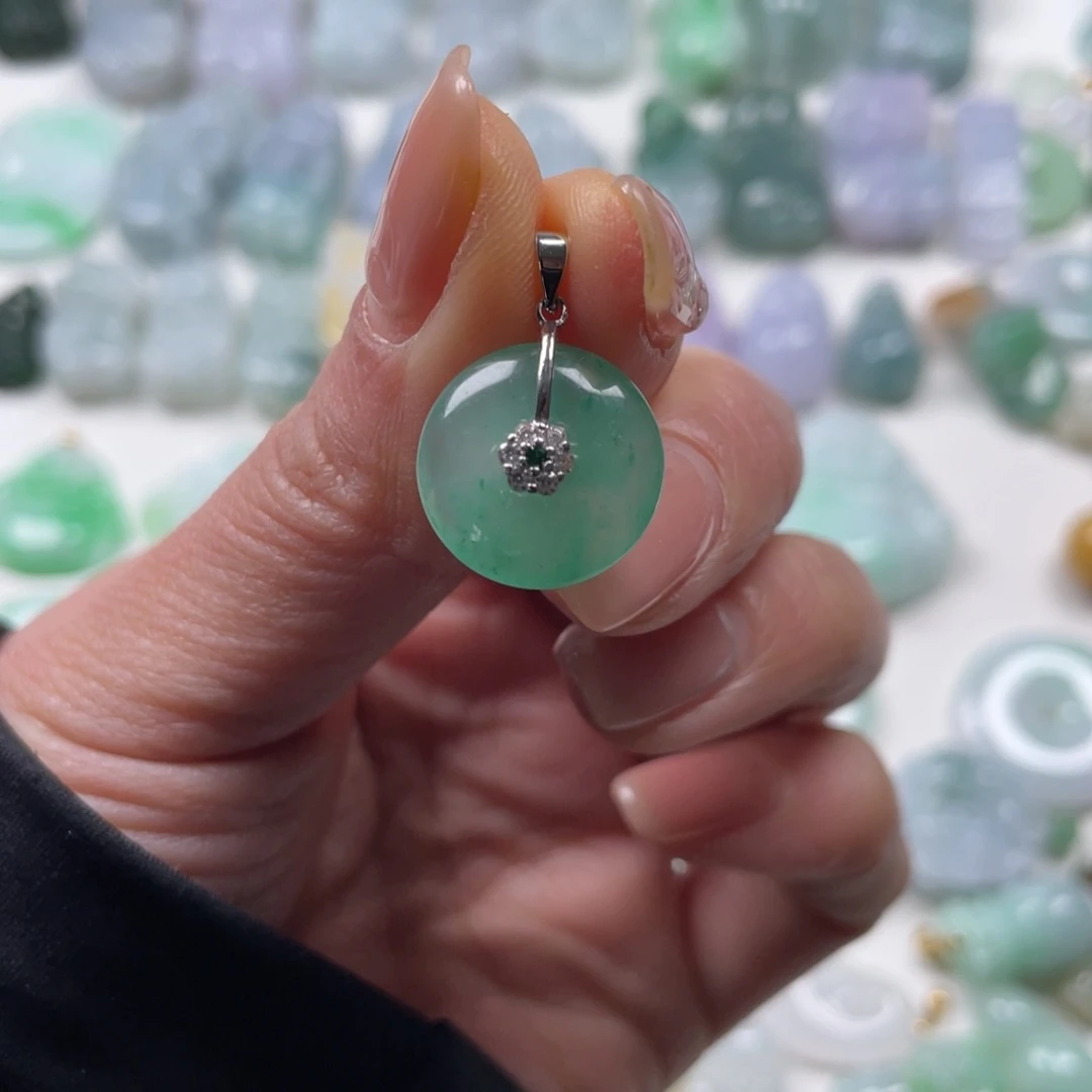 翡翠吊坠(赠链)未镶嵌