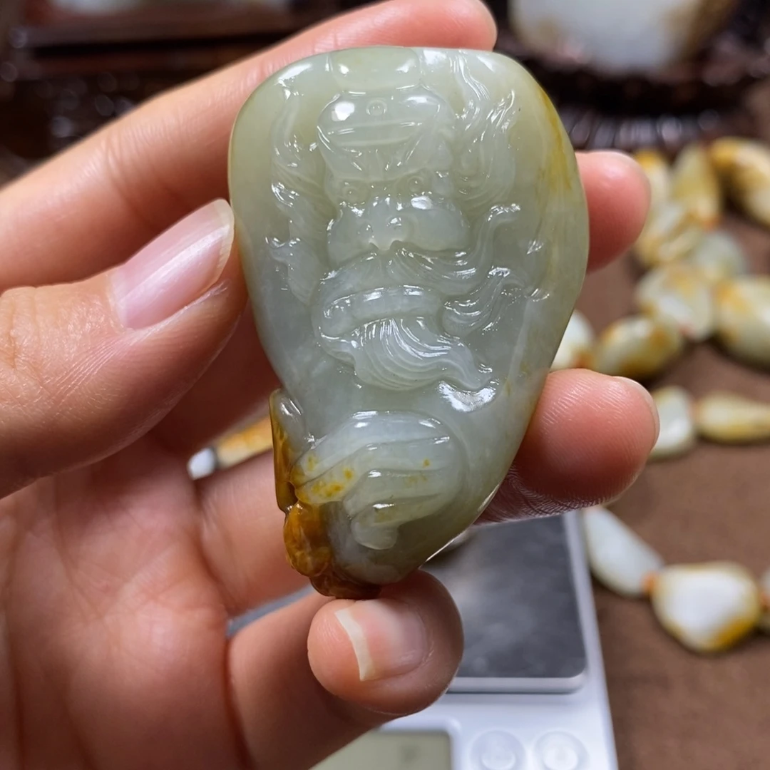 和田玉未镶嵌把件