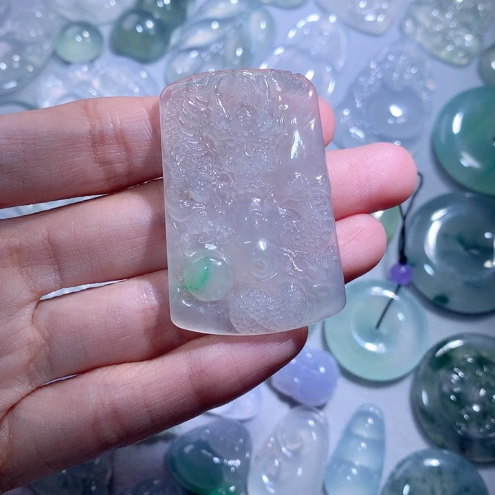 翡翠颈饰未镶嵌龙牌