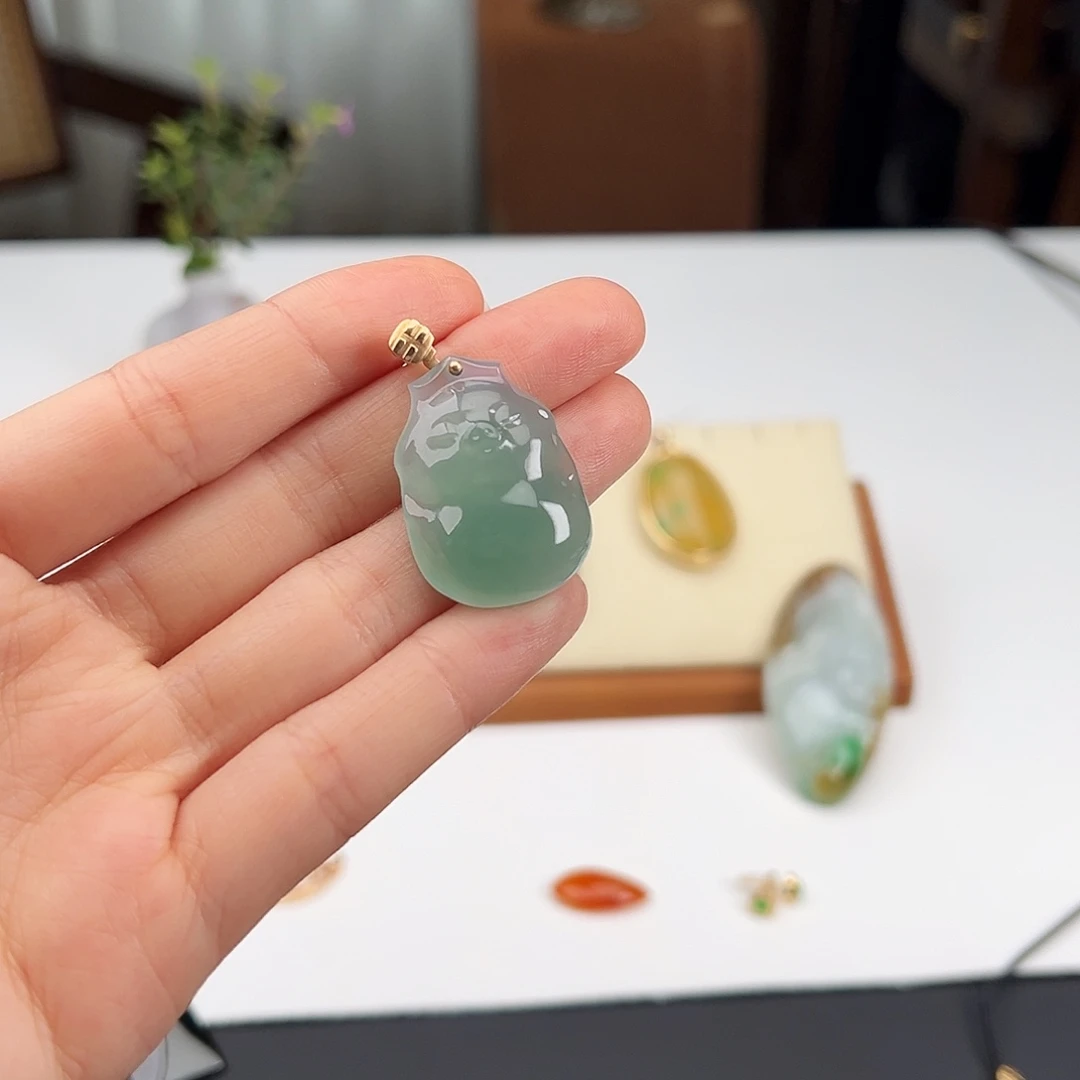 翡翠18K金镶嵌颈饰