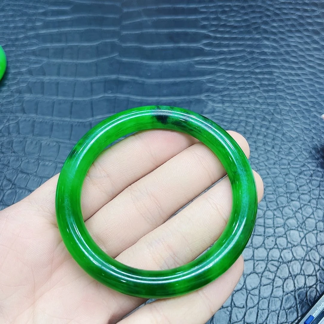 翡翠手镯未镶嵌多样性