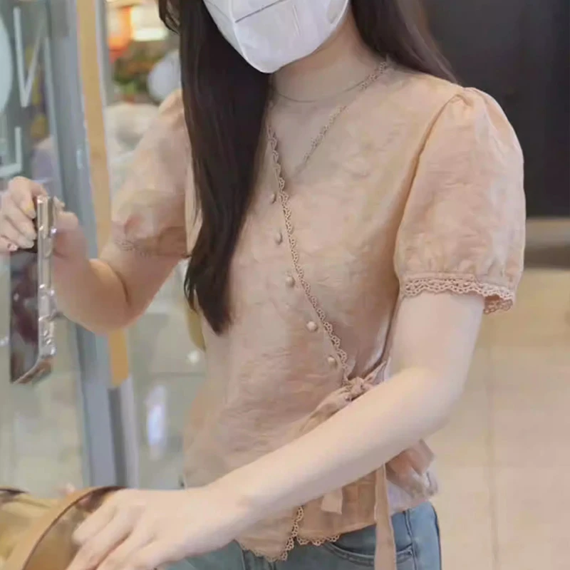 2025夏季新款高级感女士短袖衬衫时尚设计感洋气百搭V领开衫上衣