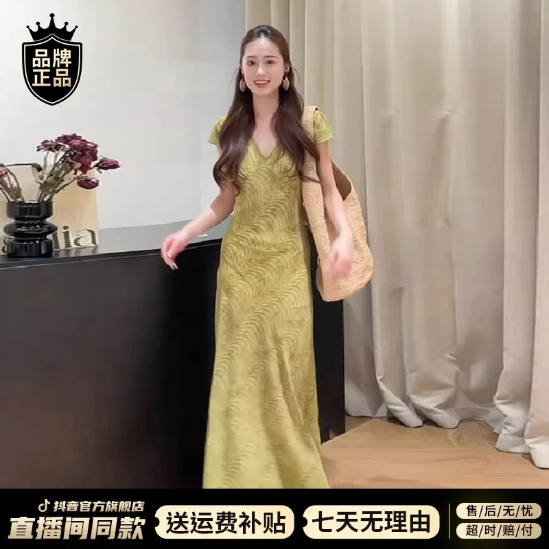 法式v领绿色碎花连衣裙女夏季2025新款海边度假气质收腰包臀长裙