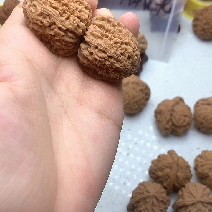 文玩核桃吊坠南疆石小高炮34