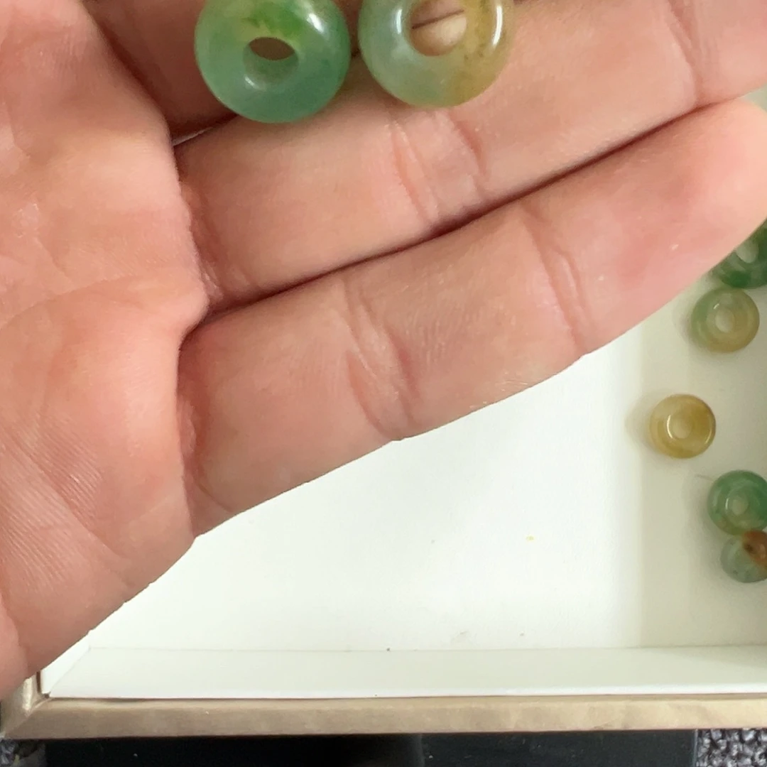 石英质玉颈饰未镶嵌不**.