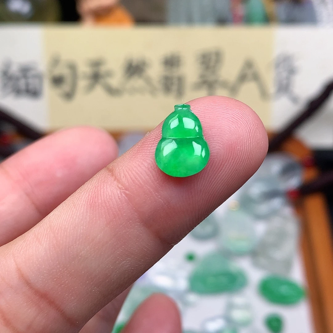 翡翠散珠缅甸天然A货翡翠阳绿葫芦