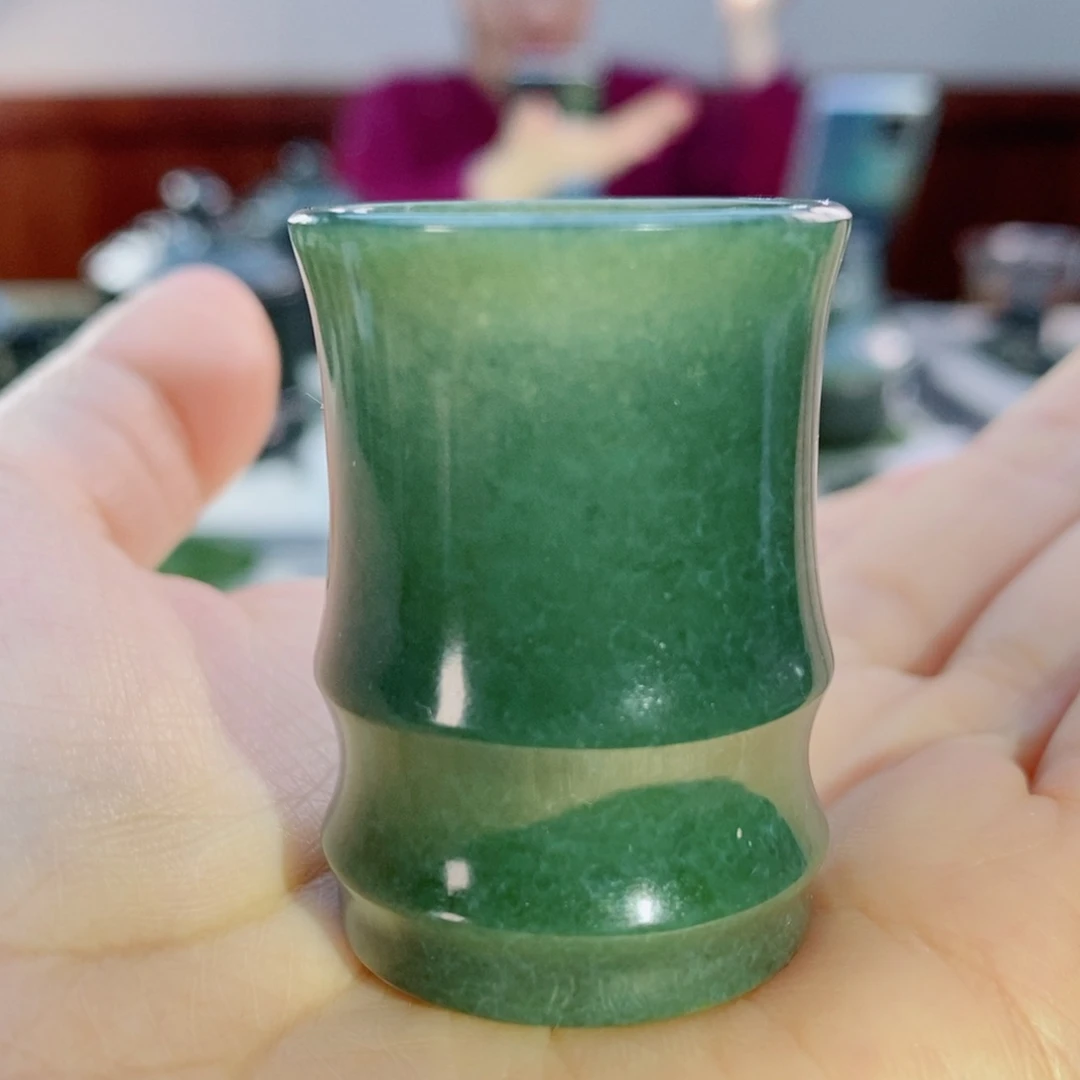 未镶嵌和田玉摆件微瑕