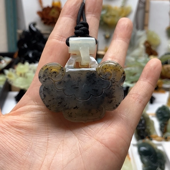 未镶嵌蛇纹石玉颈饰