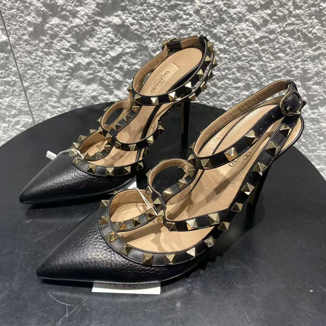 95新 Valentino/华伦天奴 37码/仔仔/黑色铆钉二环高跟鞋 wsp247