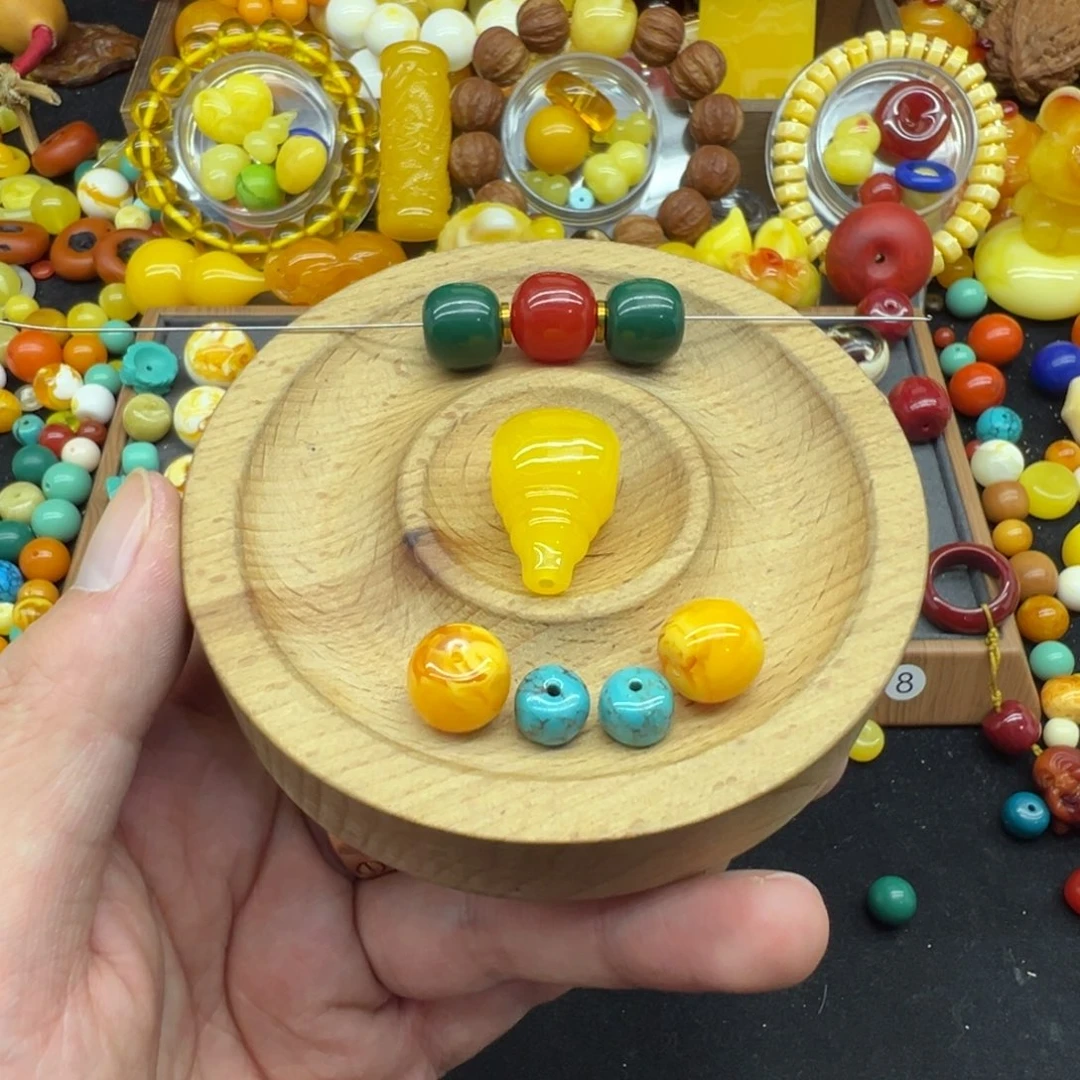 吴***六琥珀未镶嵌颈饰配饰