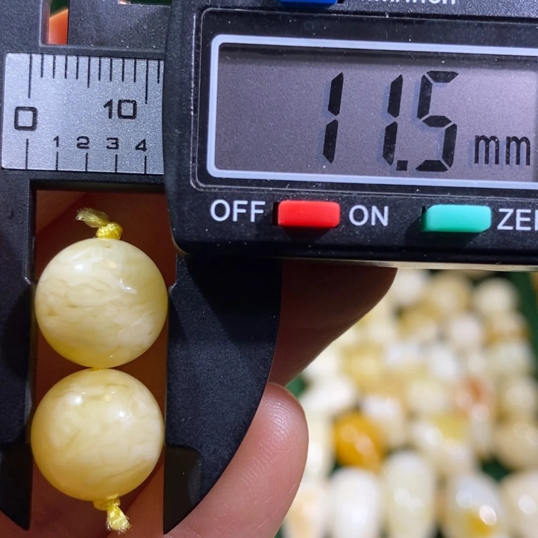 蜜蜡未镶嵌裸石微瑕