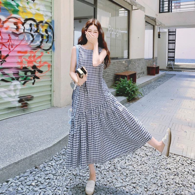 文艺范格子打缆连衣裙2025夏季新款法式甜辣风松弛感无袖A字裙子