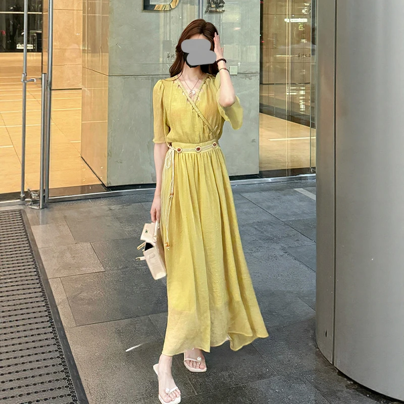 2025夏季新款高级感度假风气质V领短袖连衣裙女收腰显瘦中长裙女