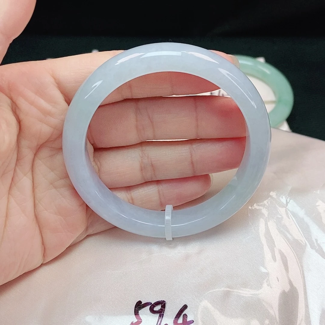 翡翠手镯未镶嵌正圈