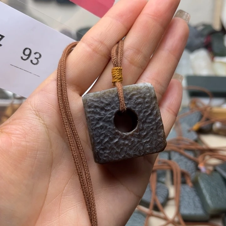 和田玉（糖玉）未镶嵌颈饰