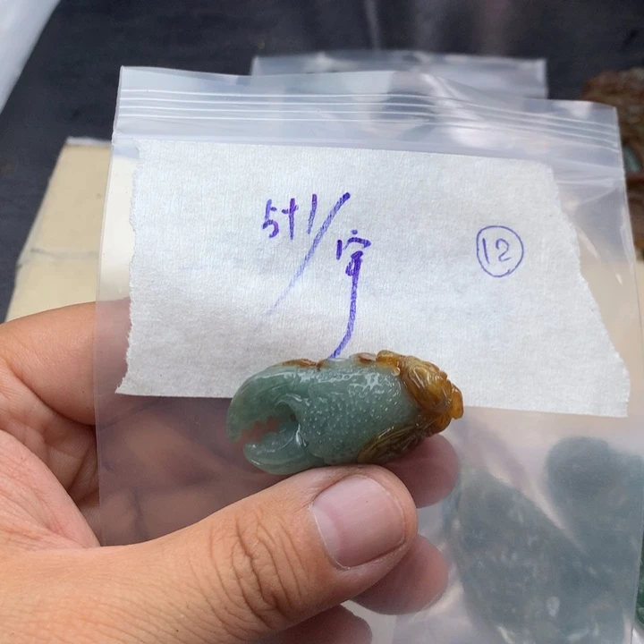 定制翡翠未镶嵌宇**鼬翡翠