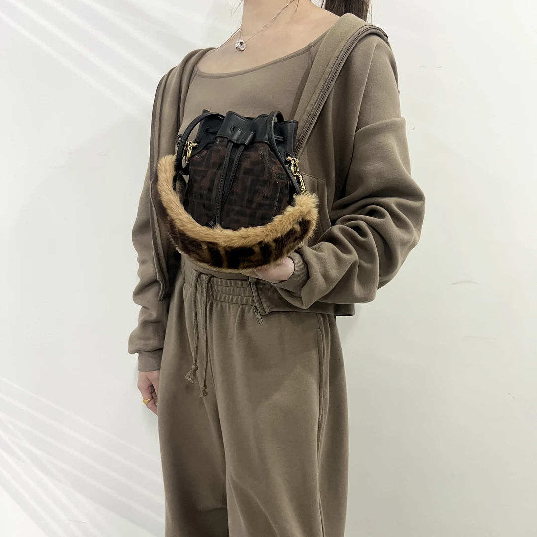 99新 FENDI/芬迪 抽绳小水桶/8391