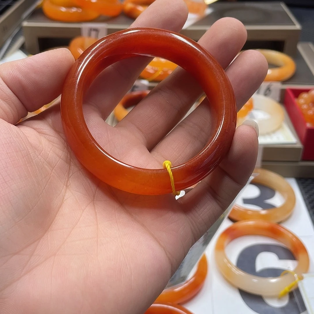 未镶嵌石英质玉（黄龙玉）手镯阳****