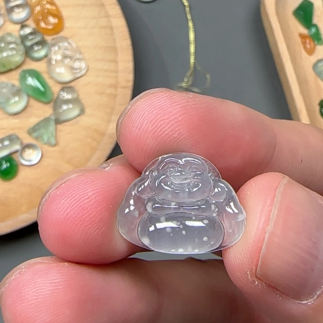 翡翠未镶嵌颈饰佛公