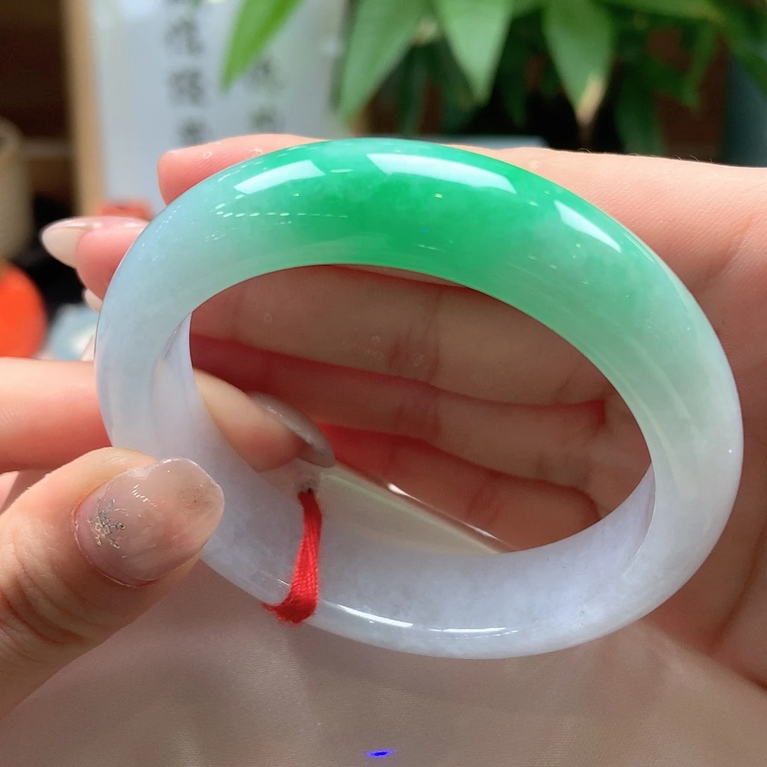 翡翠未镶嵌手镯白底青辣绿39号