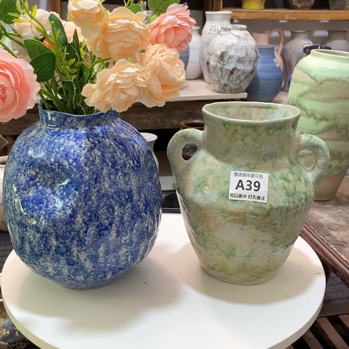 瓶一****蛋景德镇陶瓷。景德镇陶瓷