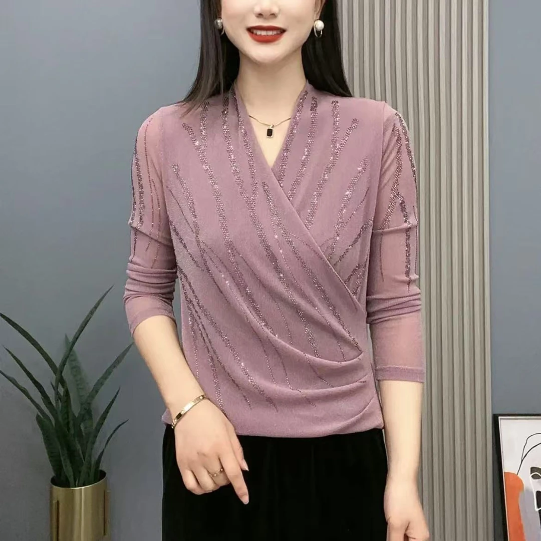 2025春季新款女士上衣时尚洋气V领烫钻交叉百搭个性妈妈装小衫