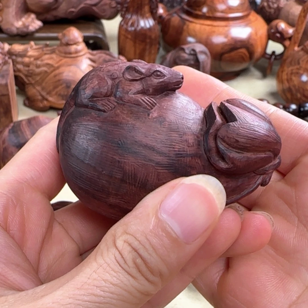 【闪购商品】黄花梨/降香黄檀鼠你有钱 手把件