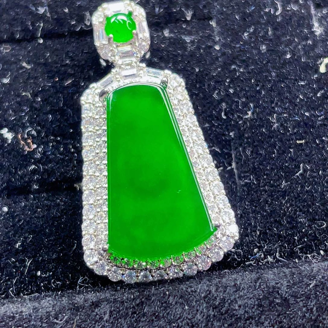 翡翠未镶嵌吊坠(不含链)440