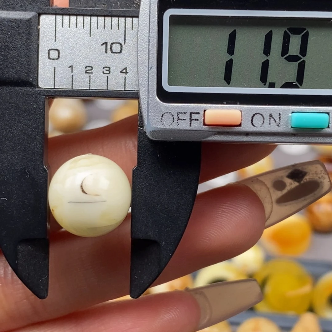 琥珀未镶嵌耳饰圆珠