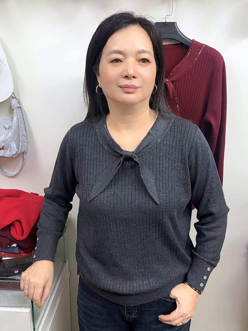 V领纯色蝴蝶结领口烫钻显瘦长袖女装洋气百搭打底衫宽松型