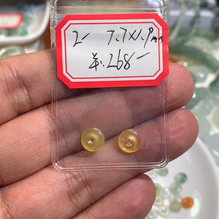 翡翠未镶嵌耳饰尺寸：7.7*1.9mm