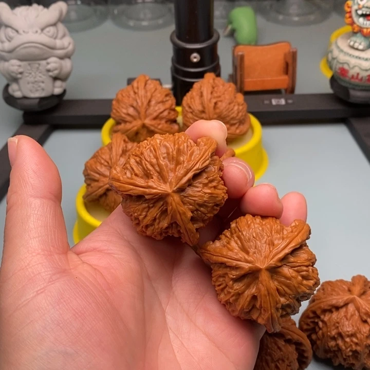 走***餐文玩核桃吊坠43尺寸白狮子微修