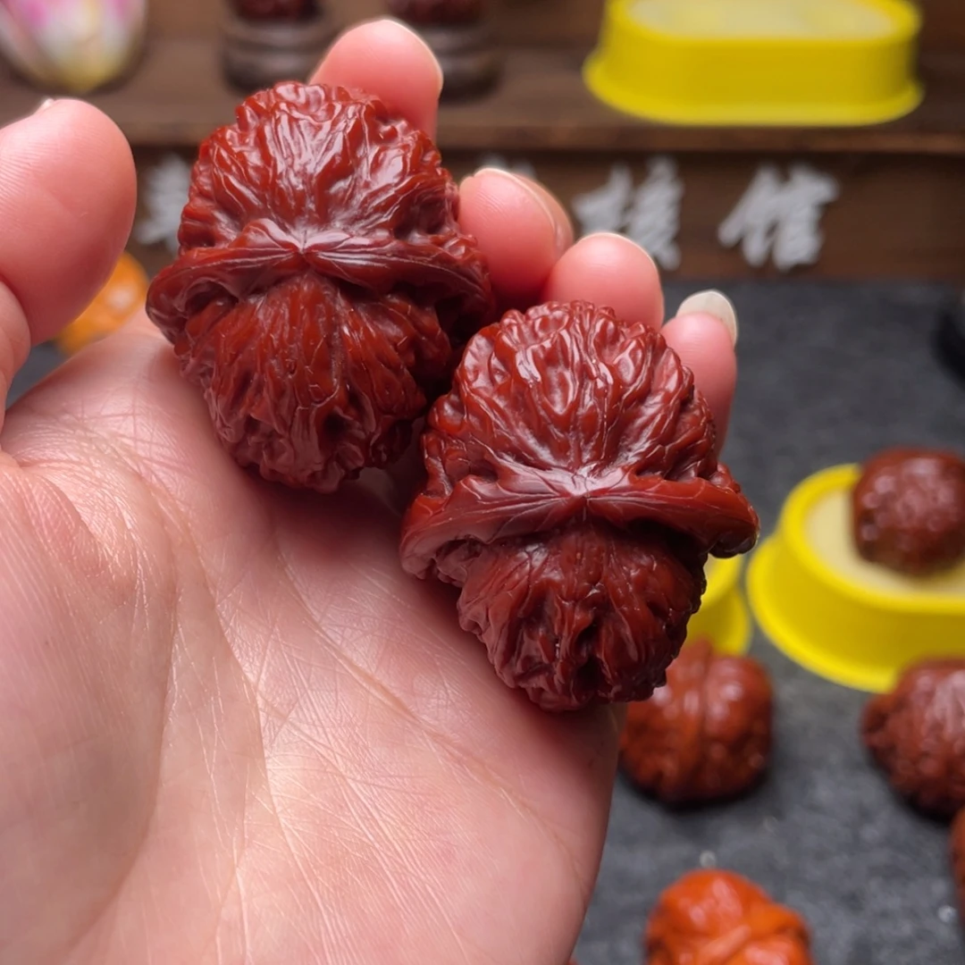 文玩核桃吊坠文玩核桃 手把件 白狮子 37