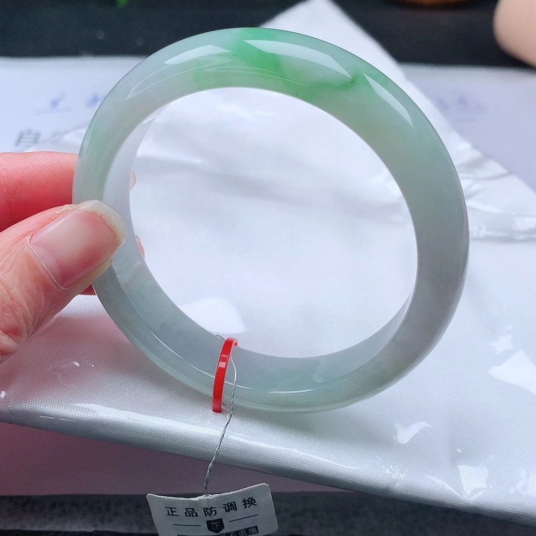翡翠手镯未镶嵌58圈