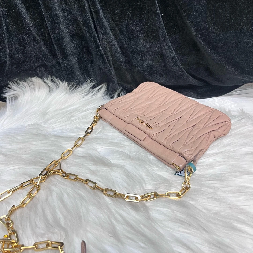 95新 MIU MIU/缪缪 miumiu 奶茶色褶皱包斜挎包