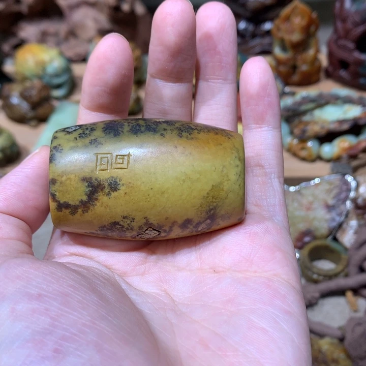 未镶嵌岫岩河磨玉（透闪石质玉）挂件